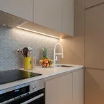 Host Wise - Stylish Urban Flat With Terrace *