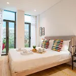 Host Wise - Stylish Urban Flat With Terrace *