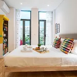 Host Wise - Stylish Urban Flat With Terrace *