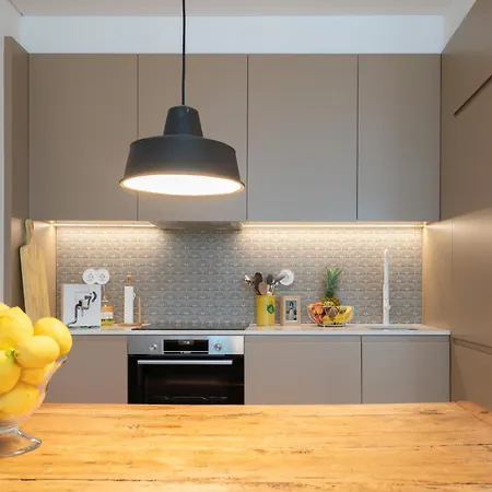Host Wise - Stylish Urban Flat With Terrace Apartment