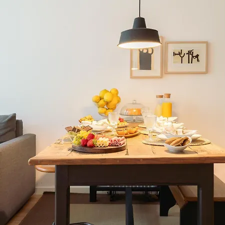 Host Wise - Stylish Urban Flat With Terrace *