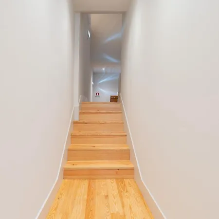 Host Wise - Stylish Urban Flat With Terrace 아파트