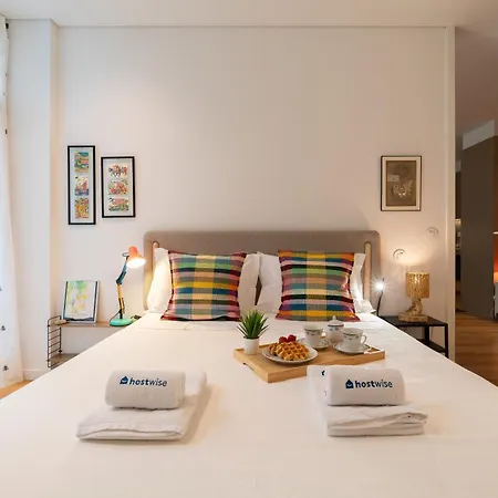 Host Wise - Stylish Urban Flat With Terrace Apartment *
