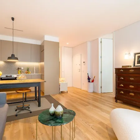 Host Wise - Stylish Urban Flat With Terrace Apartment *