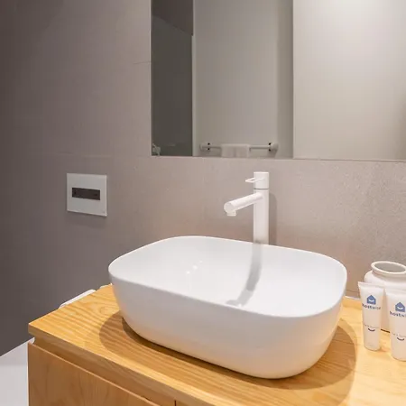 Host Wise - Stylish Urban Flat With Terrace * Oporto