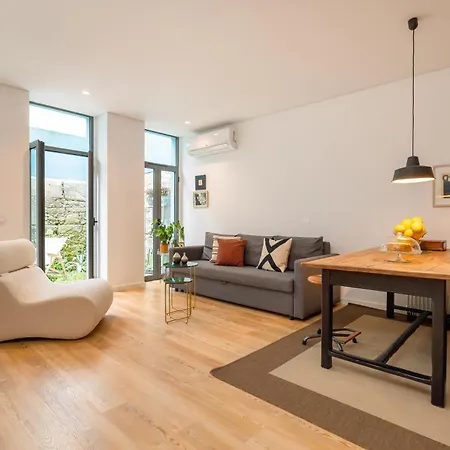 Apartment Host Wise - Stylish Urban Flat With Terrace *