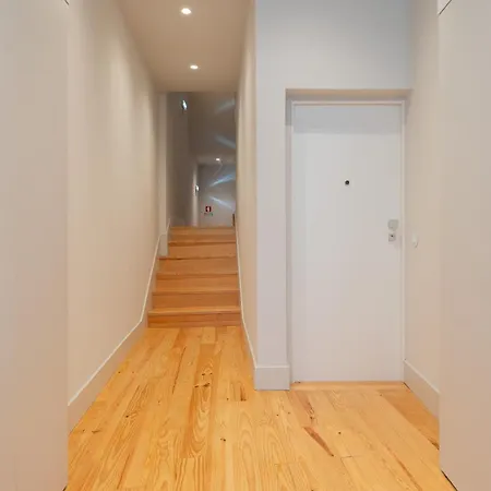 Host Wise - Stylish Urban Flat With Terrace Apartment *