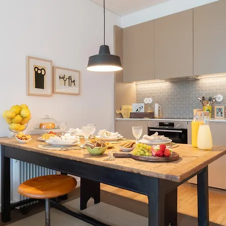 Host Wise - Stylish Urban Flat With Terrace Apartment
