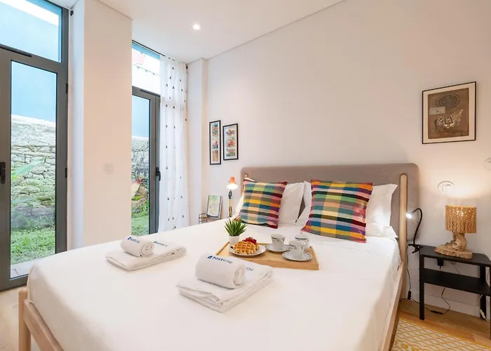 Host Wise - Stylish Urban Flat With Terrace *