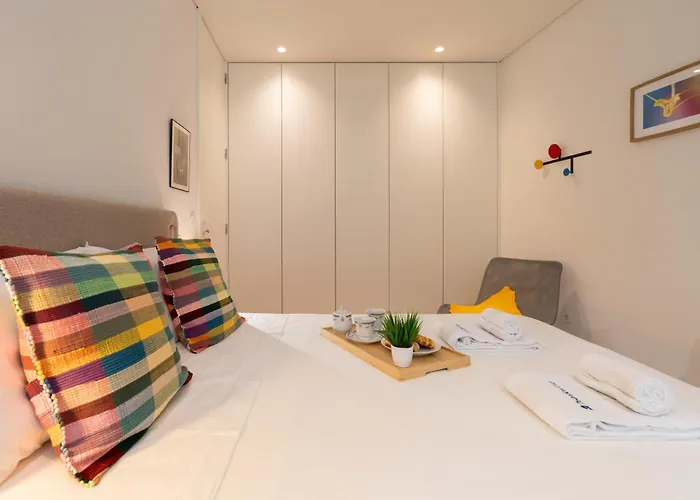 Host Wise - Stylish Urban Flat With Terrace