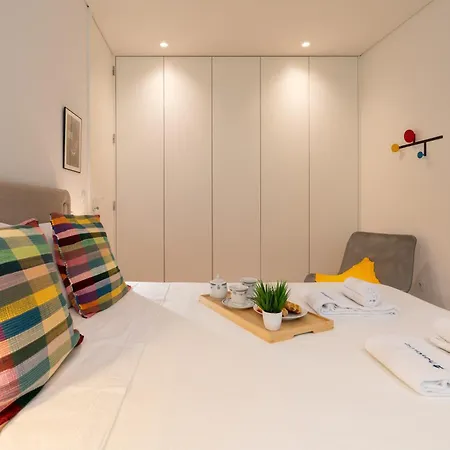 Host Wise - Stylish Urban Flat With Terrace