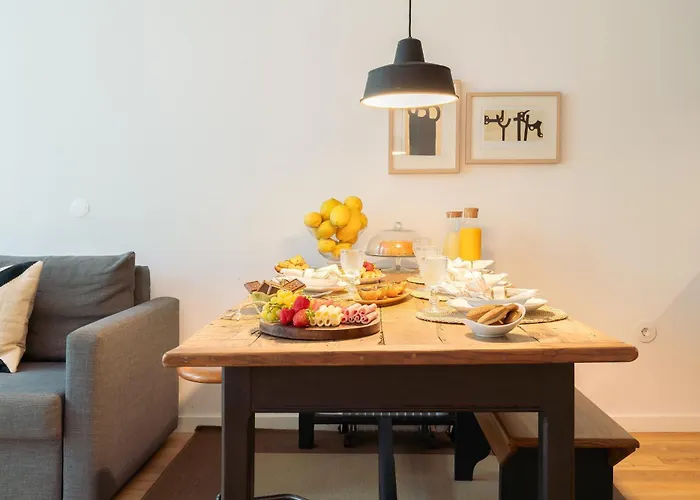 Host Wise - Stylish Urban Flat With Terrace *