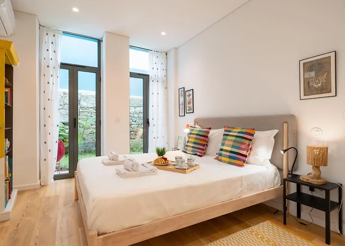 Host Wise - Stylish Urban Flat With Terrace *