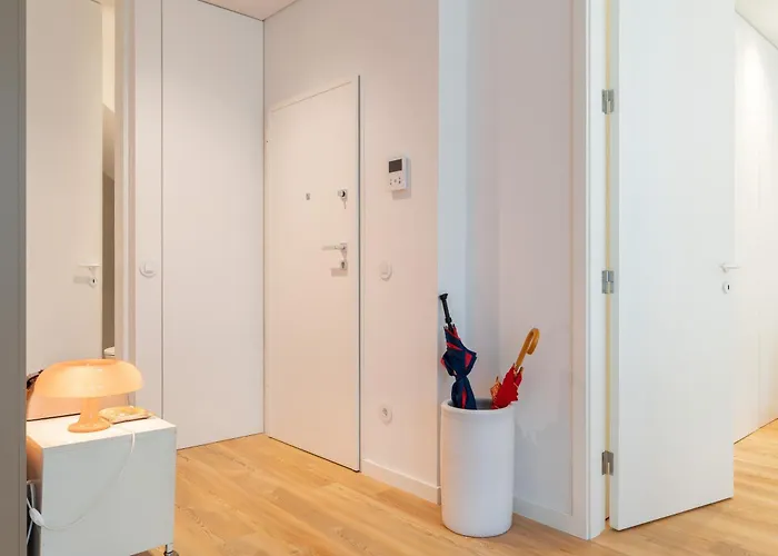 Host Wise - Stylish Urban Flat With Terrace * Oporto