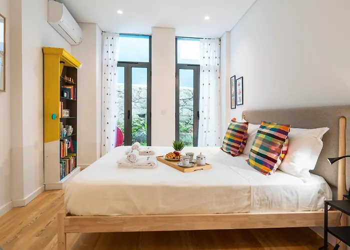 Host Wise - Stylish Urban Flat With Terrace *